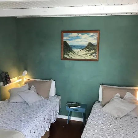 Tatil Evi Unikt Sommerhus, Havudsigt, Udespa Og Direkte Til Stranden Fra Egen Have *